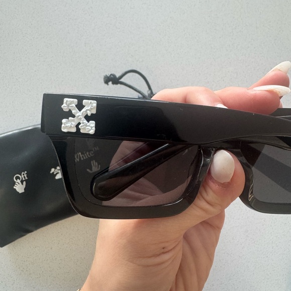 Off-White Black Sunglasses - Picture 3 of 4
